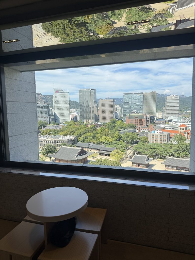 Window seats on the right side of Cafe Darak