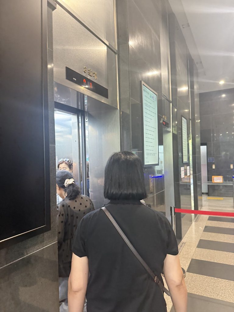 Elevator lobby up to the 13th-floor café