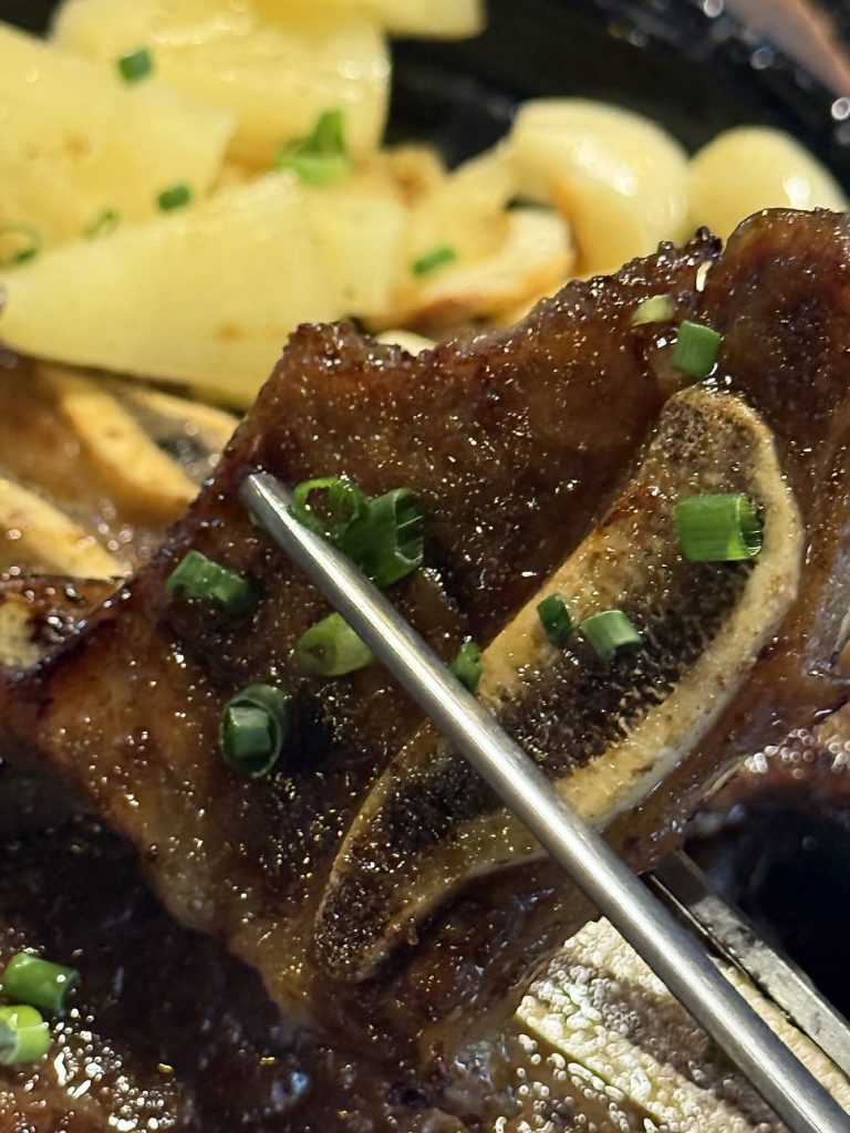 Roasted onion, garlic and pineapple with the galbi