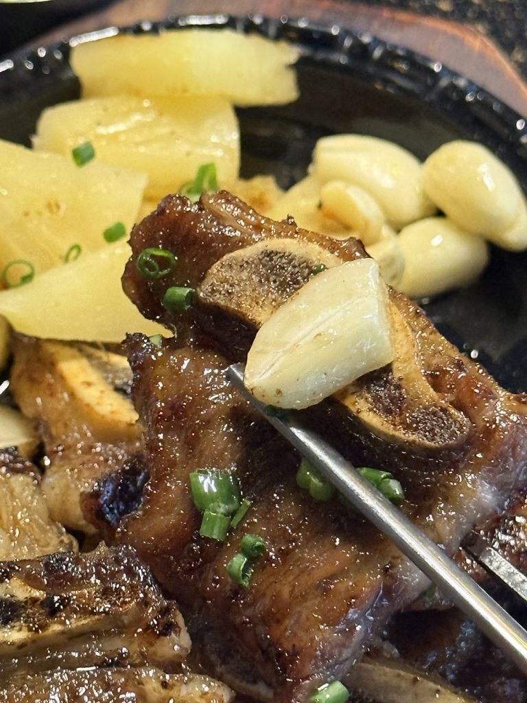 LA galbi meat coming cleanly off the bone