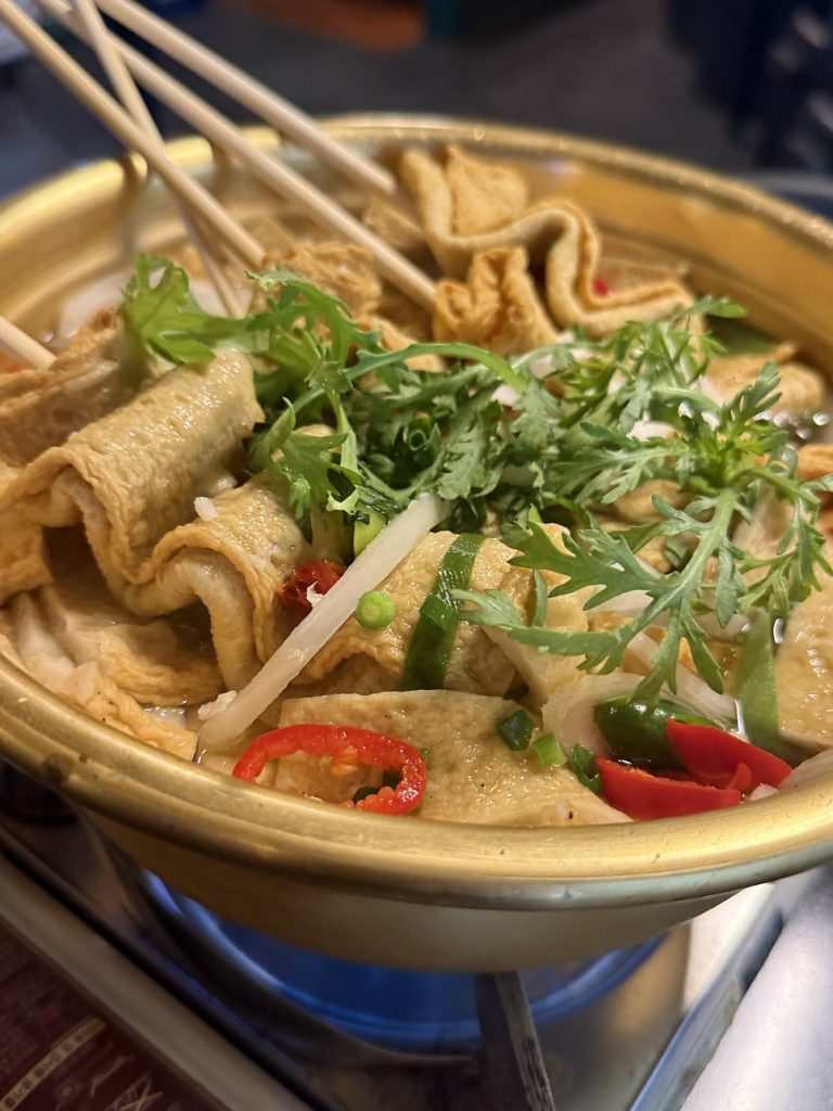 Skewer fish cake soup with crown daisy