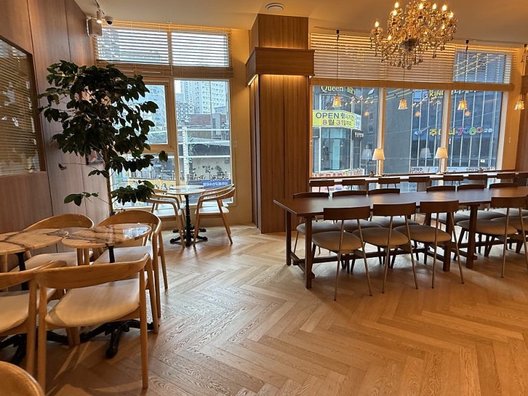Daytique Coffee, Yeongdeungpo: A Chandelier Café with My All-Time Favorite Salt Bread