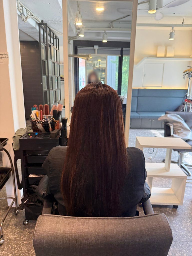 Color-damaged hair before the treatment