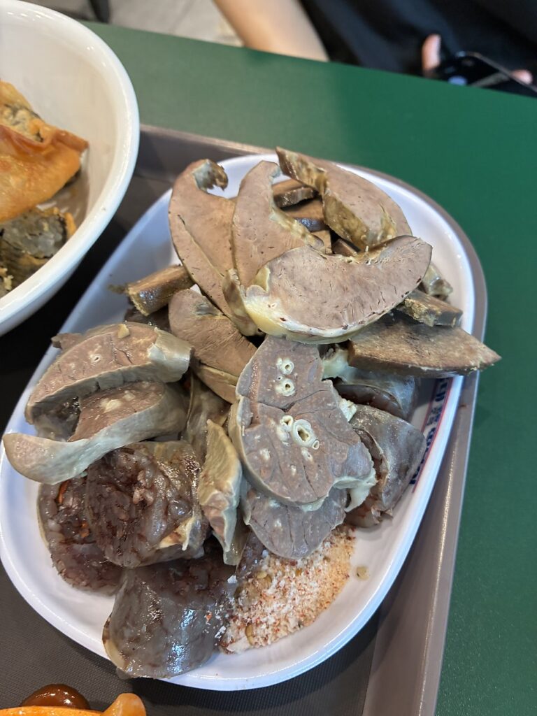 Plate of sundae with liver and lung slices and dipping salt