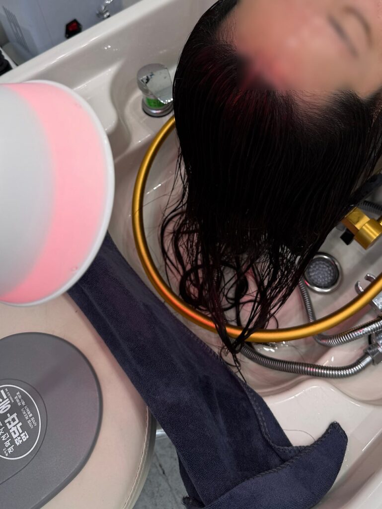 Warming device calming the scalp at the end