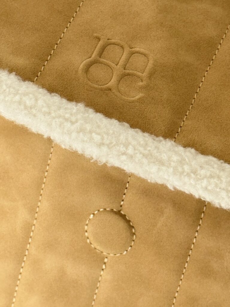 Embossed logo and fleece trim on the bag