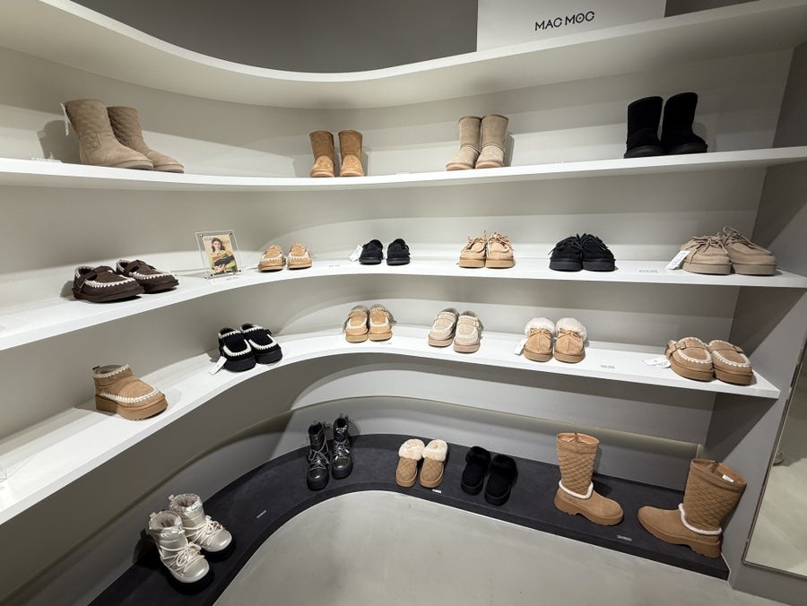 Mac Moc, Seongsu: Cozy Fleece Boots and the Shearling Crossbody Bag I Bought