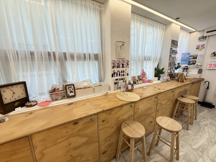 Photochino Hongdae: A Korean Self Photo Studio with Pro Lighting, Free Props and Same-Day Originals