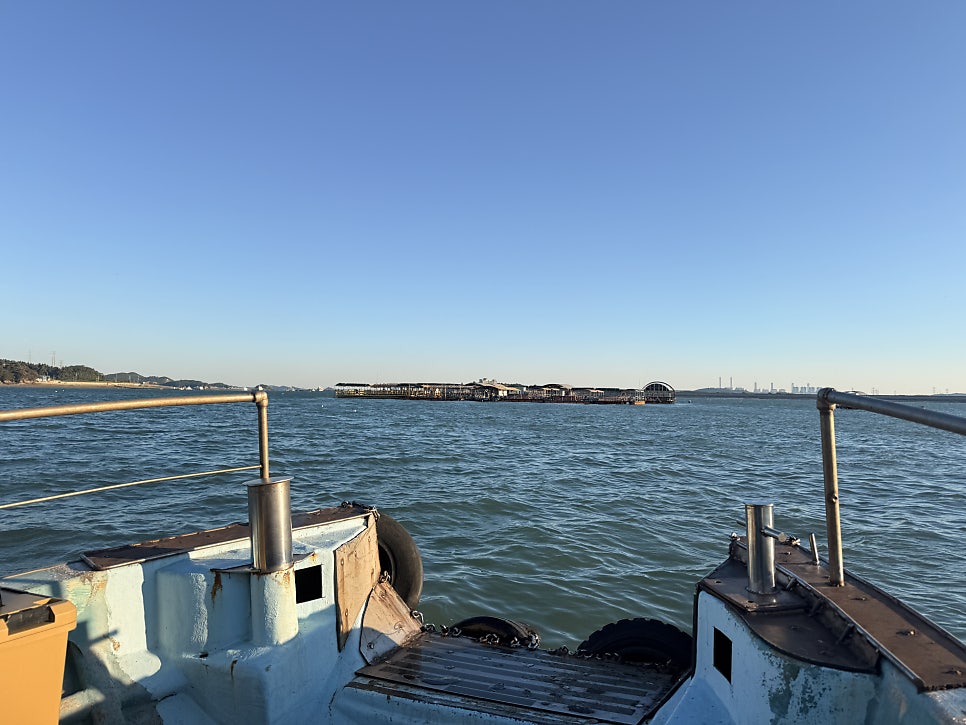 Fishing platforms floating off Samgilpo