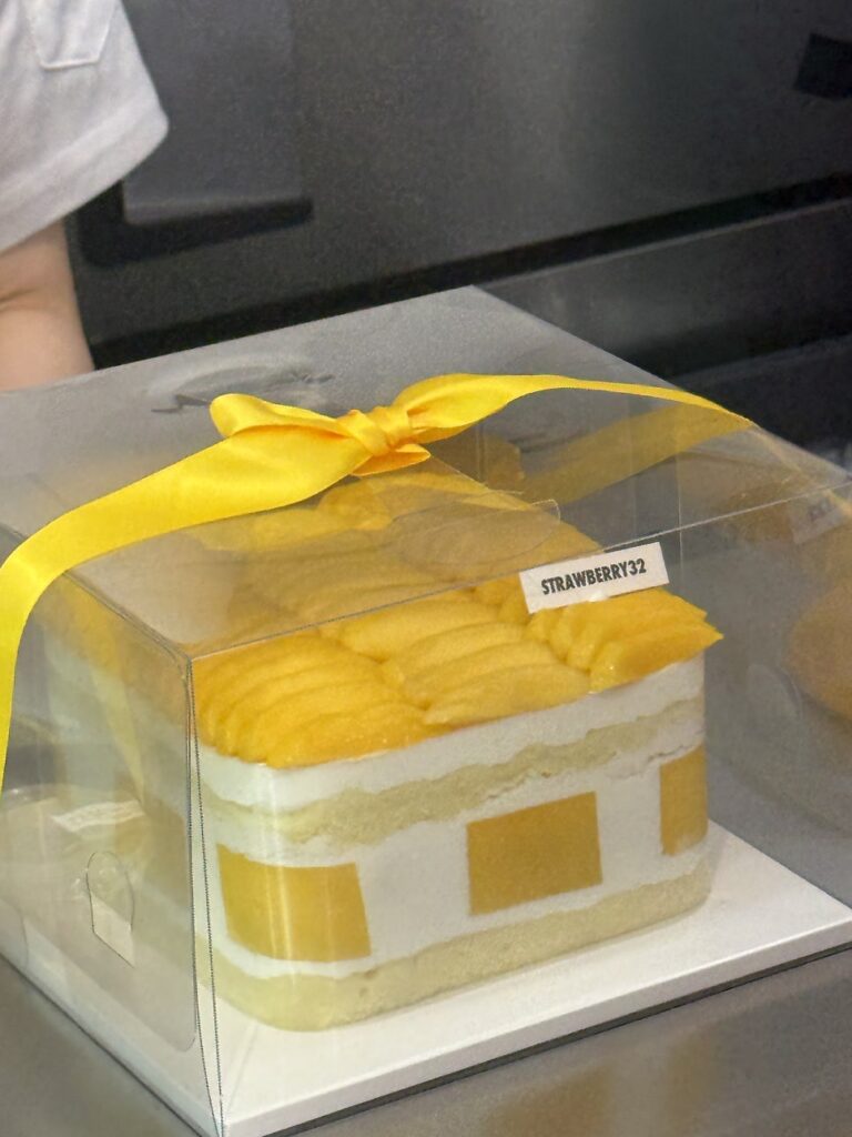 Size 1 mango cake in a clear box at Strawberry32