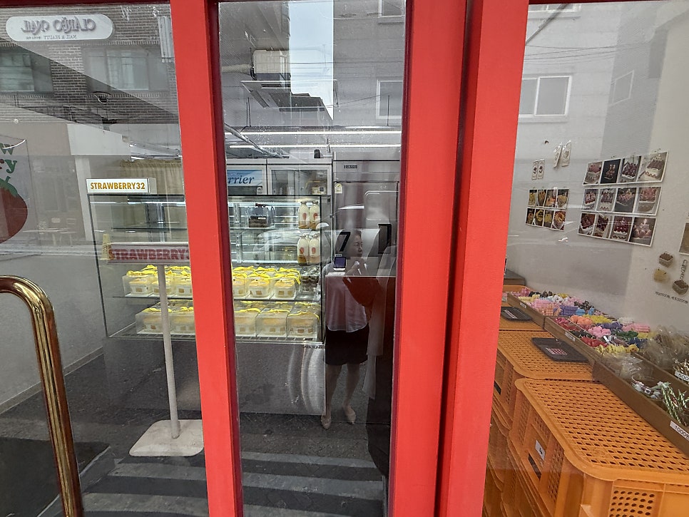 View through the glass door into Strawberry32