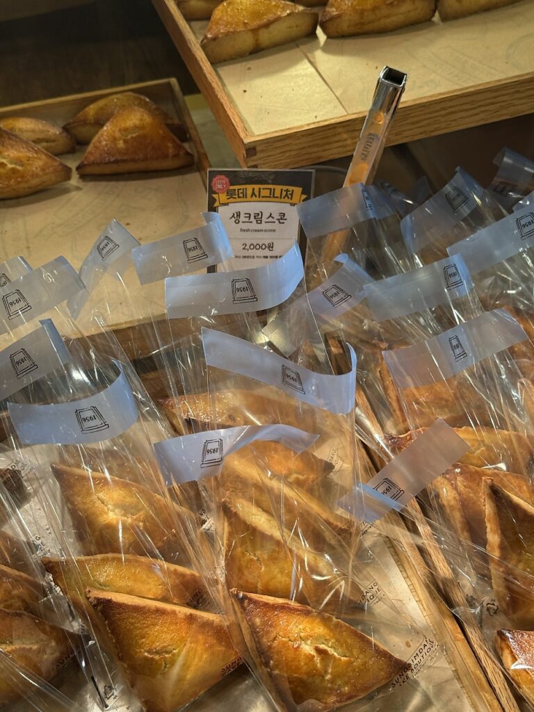 Scones in bags at the Sungsimdang Cake Boutique