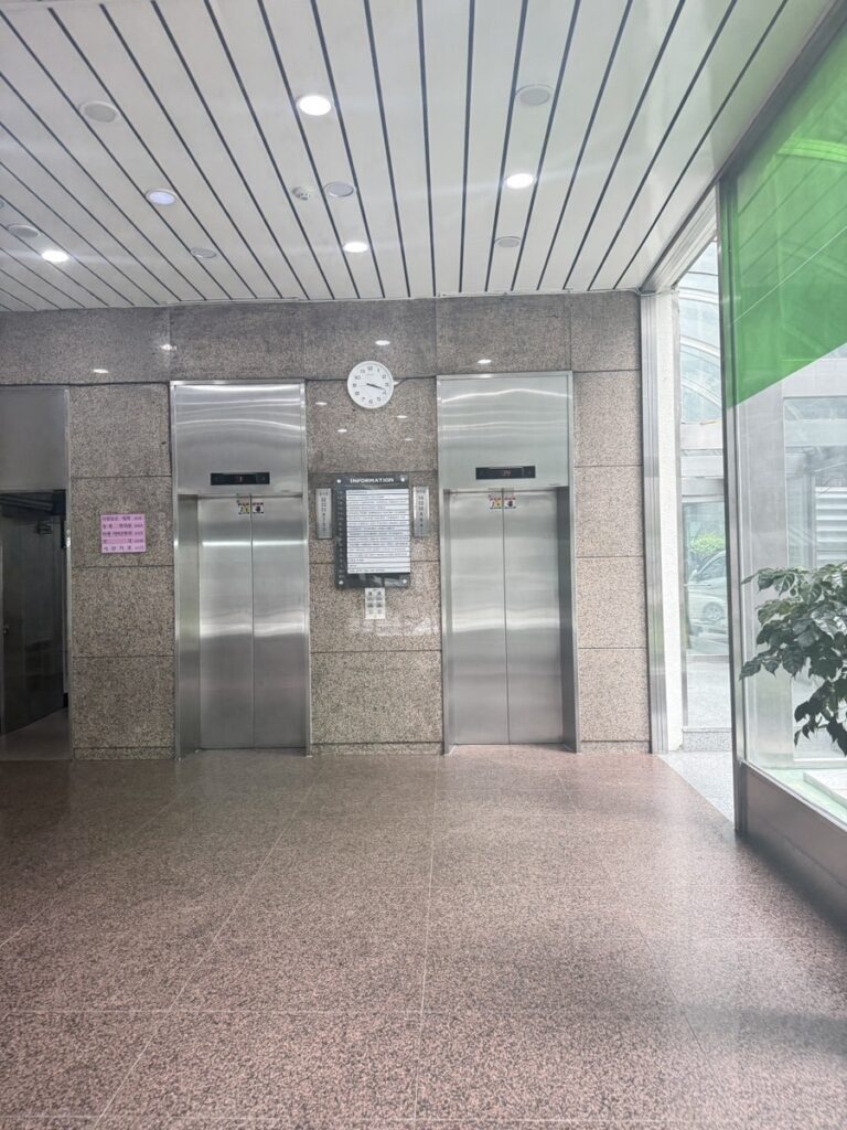 Elevator lobby inside the Hyoryeong Building