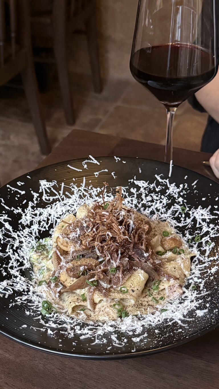 Yongridan-gil Christmas Date Course: Straw-Fire Dinner at Warayaki Heyday, a Wine Bar and a Namsan Night Walk